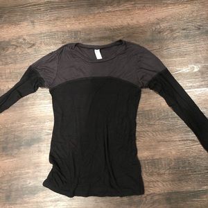 NEW Bandier ribbed workout top. With thumb holes